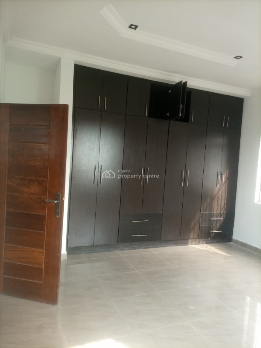 Well Maintained and Fully Serviced Two(2) Bedroom Flat Upstairs, Jakande, Lekki, Lagos, Flat / Apartment for Rent