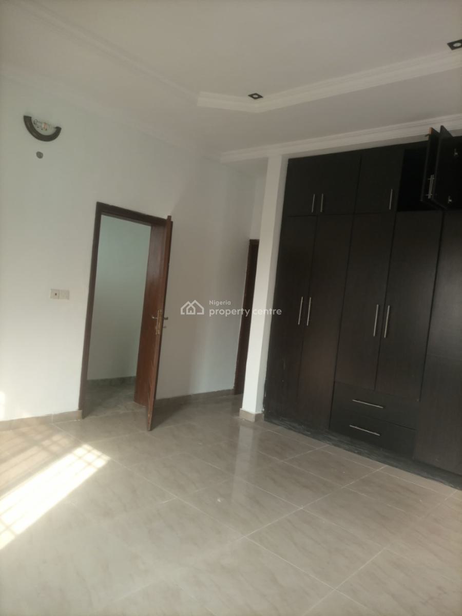 Well Maintained and Fully Serviced Two(2) Bedroom Flat Upstairs, Jakande, Lekki, Lagos, Flat / Apartment for Rent