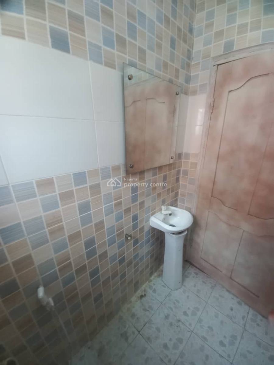 Beautiful  2bedroom Flat Upstairs at Lekki Phase 1, Directly Facing Freedom Way Ikate Lekki Phase 1, Lekki, Lagos, Terraced Duplex for Rent