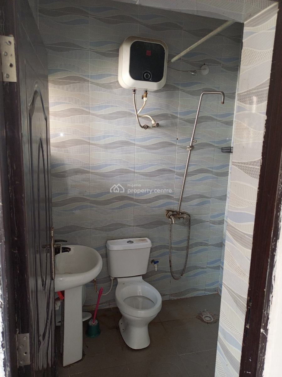 Beautiful Share Apartment Upstairs, Folami Health Center, Off Mobil Road, Ilaje, Ajah, Lagos, Self Contain (single Rooms) for Rent