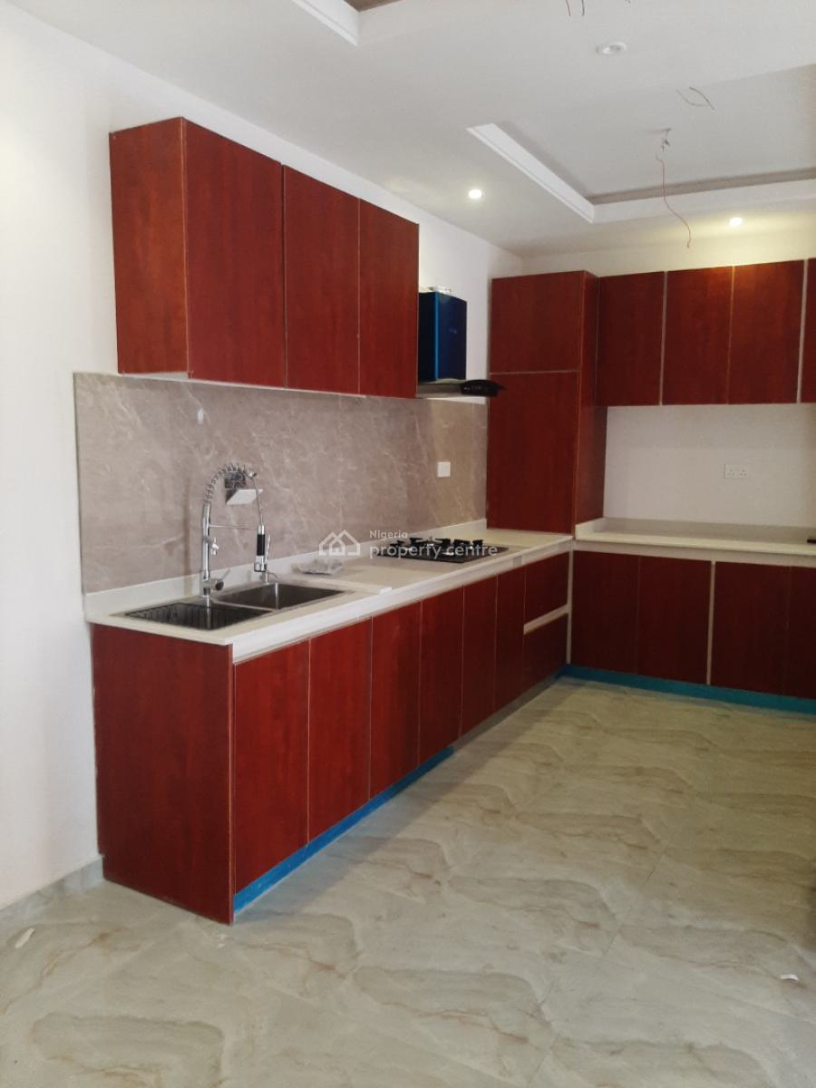 Serviced 3 Bedroom En-suite Maisonette with Fitted Open Plan Kitchen,, Lekki Phase 1, Lekki, Lagos, Flat / Apartment for Rent