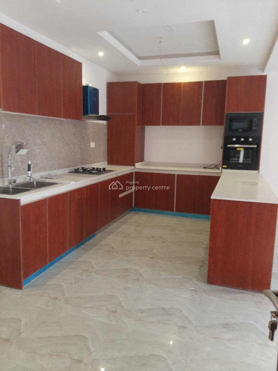 Serviced 3 Bedroom En-suite Maisonette with Fitted Open Plan Kitchen,, Lekki Phase 1, Lekki, Lagos, Flat / Apartment for Rent