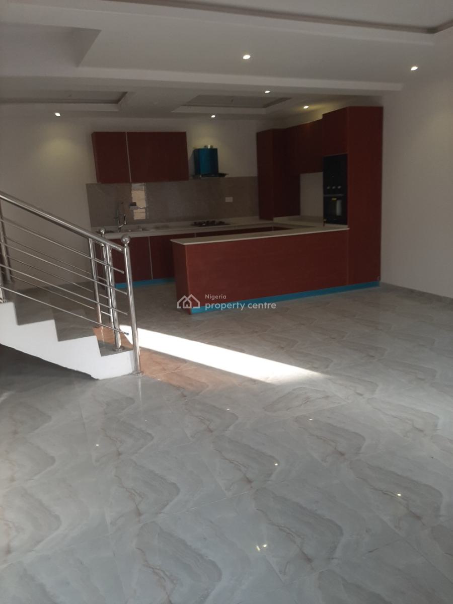 Serviced 3 Bedroom En-suite Maisonette with Fitted Open Plan Kitchen,, Lekki Phase 1, Lekki, Lagos, Flat / Apartment for Rent