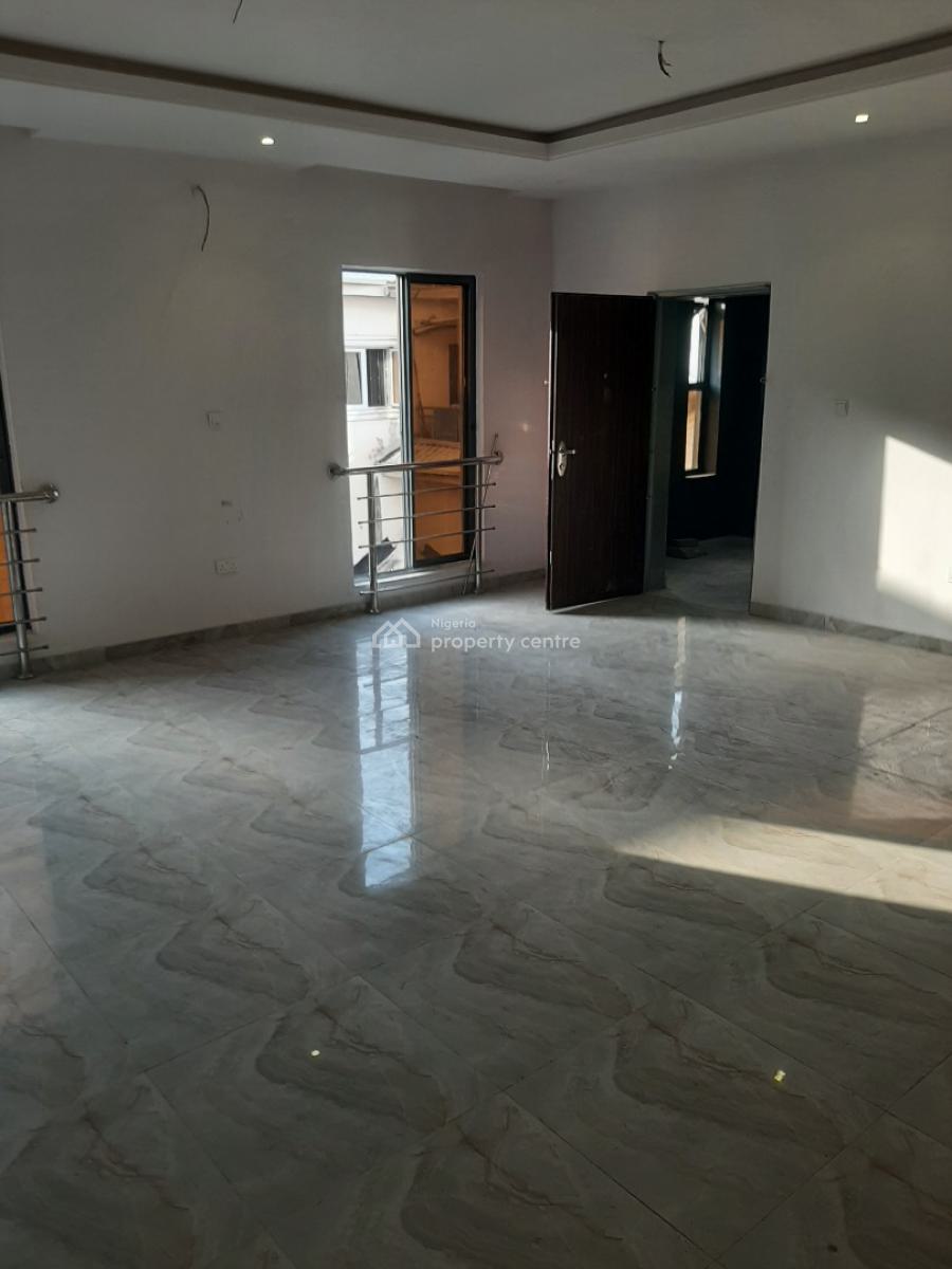 Serviced 3 Bedroom En-suite Maisonette with Fitted Open Plan Kitchen,, Lekki Phase 1, Lekki, Lagos, Flat / Apartment for Rent