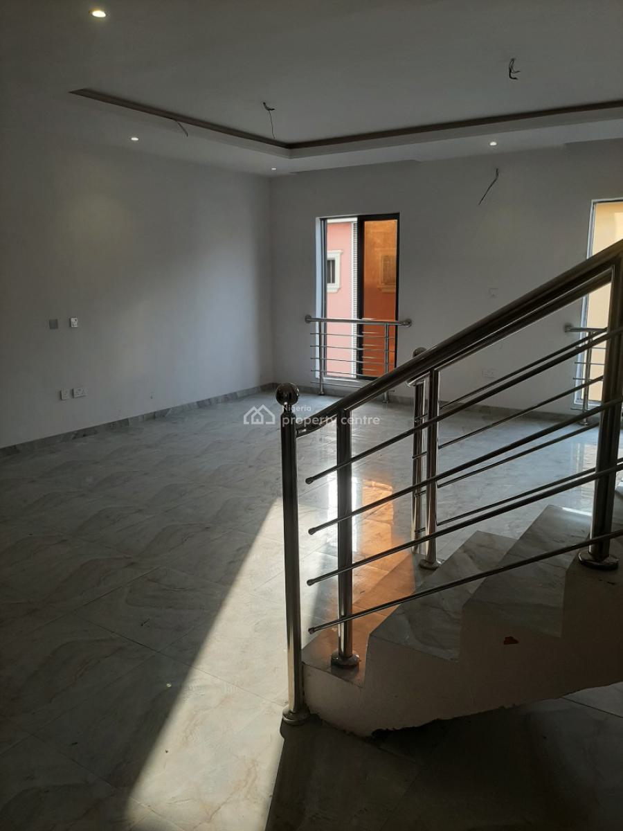 Serviced 3 Bedroom En-suite Maisonette with Fitted Open Plan Kitchen,, Lekki Phase 1, Lekki, Lagos, Flat / Apartment for Rent