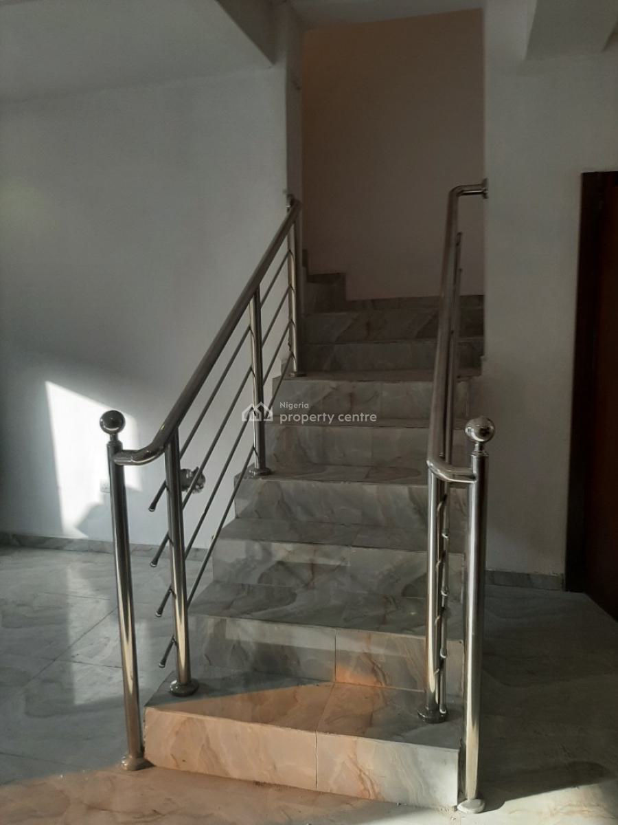 Serviced 3 Bedroom En-suite Maisonette with Fitted Open Plan Kitchen,, Lekki Phase 1, Lekki, Lagos, Flat / Apartment for Rent