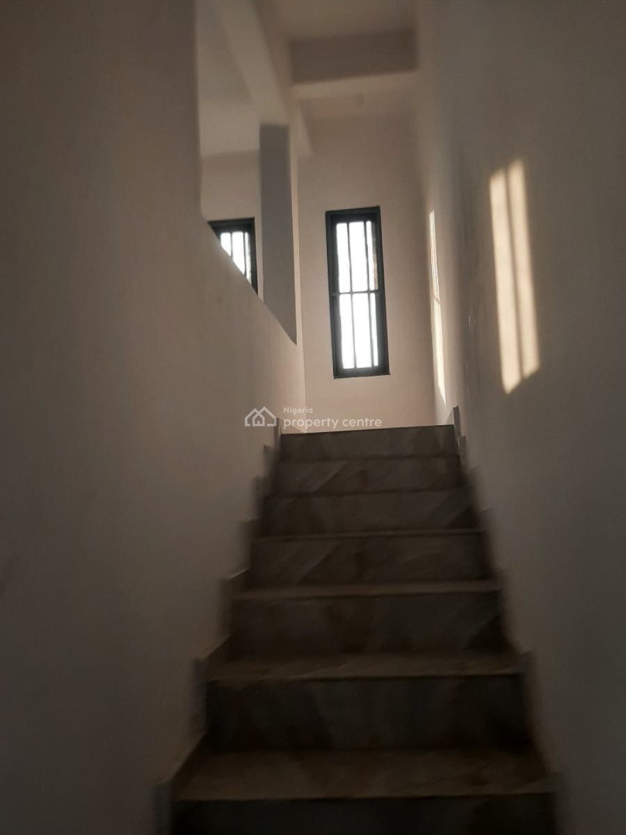 Serviced 3 Bedroom En-suite Maisonette with Fitted Open Plan Kitchen,, Lekki Phase 1, Lekki, Lagos, Flat / Apartment for Rent