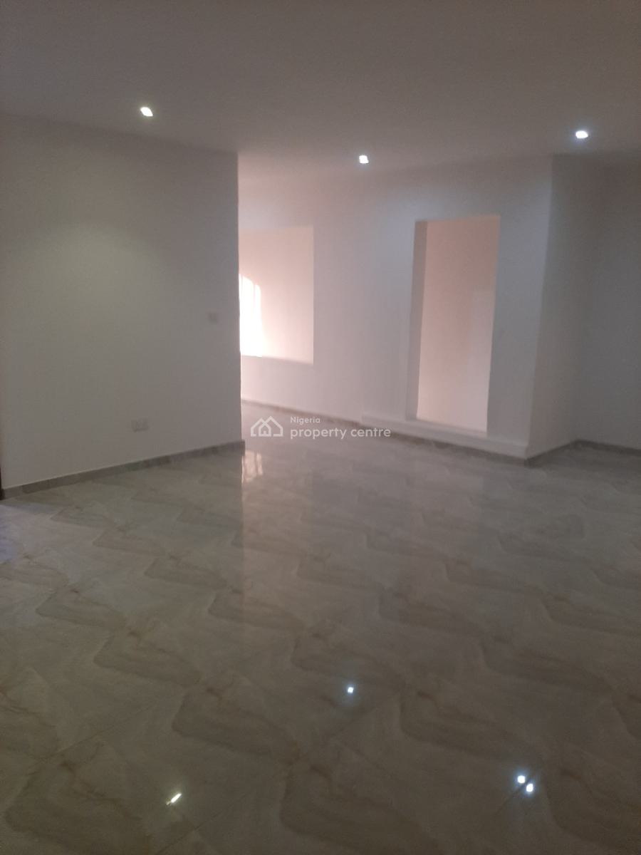 Serviced 3 Bedroom En-suite Maisonette with Fitted Open Plan Kitchen,, Lekki Phase 1, Lekki, Lagos, Flat / Apartment for Rent