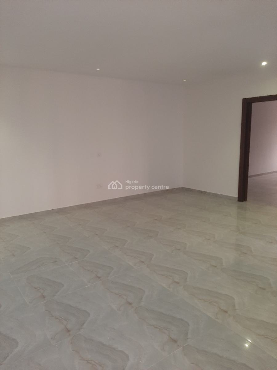 Serviced 3 Bedroom En-suite Maisonette with Fitted Open Plan Kitchen,, Lekki Phase 1, Lekki, Lagos, Flat / Apartment for Rent