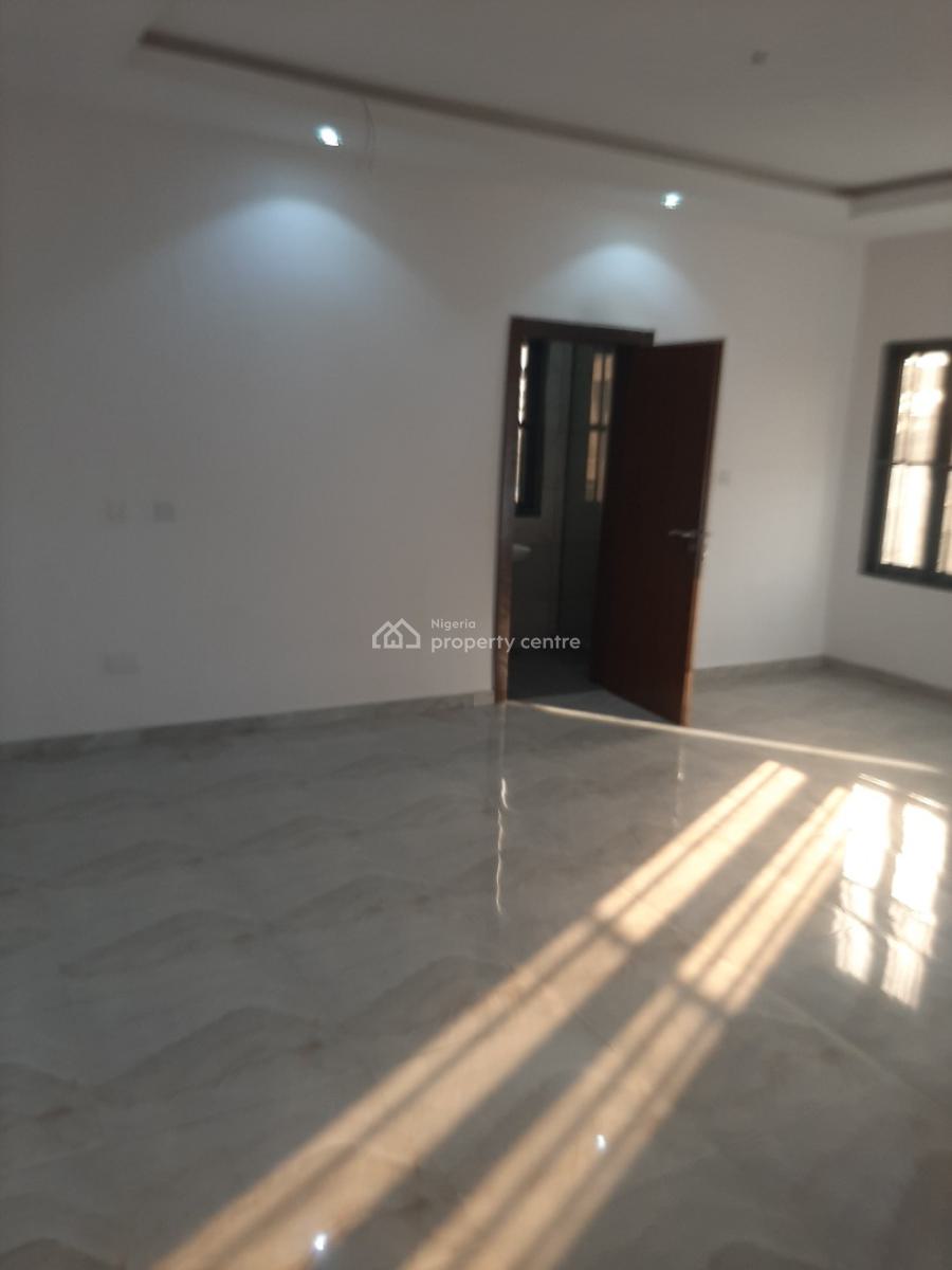 Serviced 3 Bedroom En-suite Maisonette with Fitted Open Plan Kitchen,, Lekki Phase 1, Lekki, Lagos, Flat / Apartment for Rent