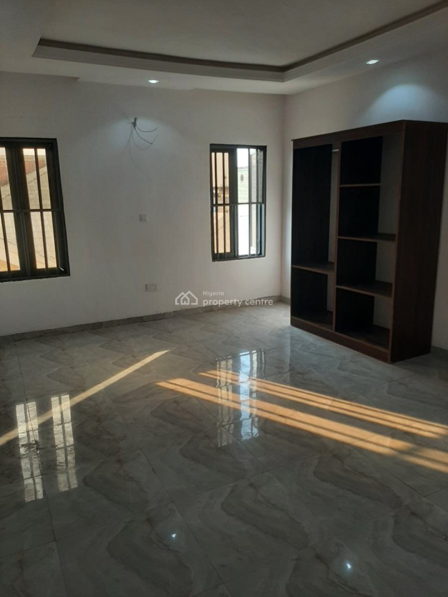 Serviced 3 Bedroom En-suite Maisonette with Fitted Open Plan Kitchen,, Lekki Phase 1, Lekki, Lagos, Flat / Apartment for Rent