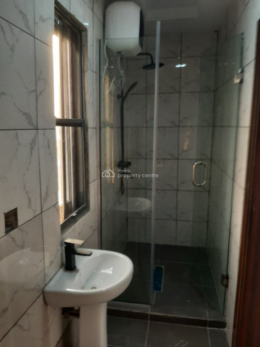 Serviced 3 Bedroom En-suite Maisonette with Fitted Open Plan Kitchen,, Lekki Phase 1, Lekki, Lagos, Flat / Apartment for Rent