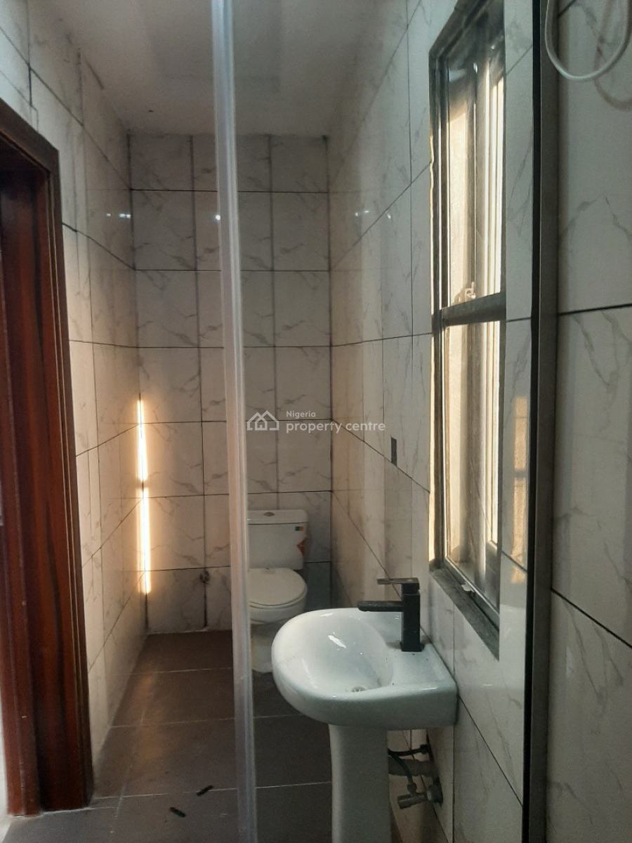 Serviced 3 Bedroom En-suite Maisonette with Fitted Open Plan Kitchen,, Lekki Phase 1, Lekki, Lagos, Flat / Apartment for Rent