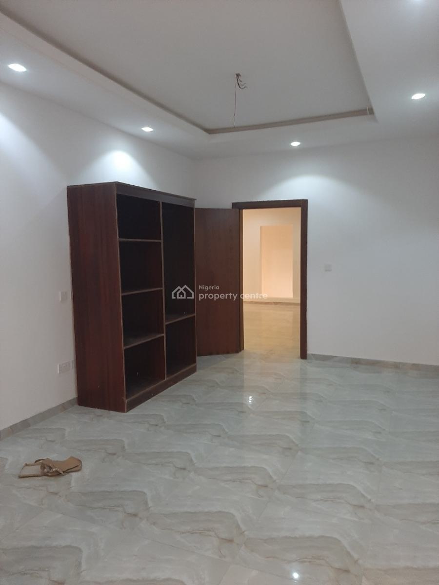 Serviced 3 Bedroom En-suite Maisonette with Fitted Open Plan Kitchen,, Lekki Phase 1, Lekki, Lagos, Flat / Apartment for Rent