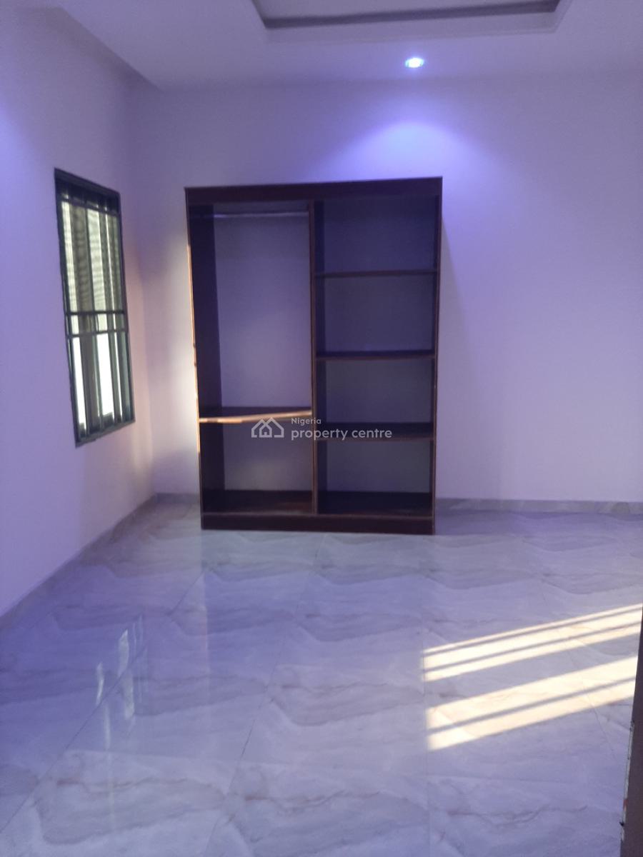 Serviced 3 Bedroom En-suite Maisonette with Fitted Open Plan Kitchen,, Lekki Phase 1, Lekki, Lagos, Flat / Apartment for Rent