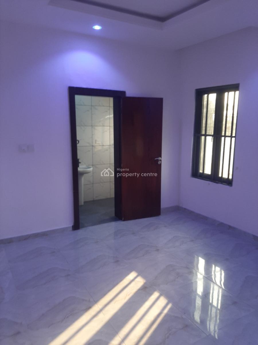 Serviced 3 Bedroom En-suite Maisonette with Fitted Open Plan Kitchen,, Lekki Phase 1, Lekki, Lagos, Flat / Apartment for Rent