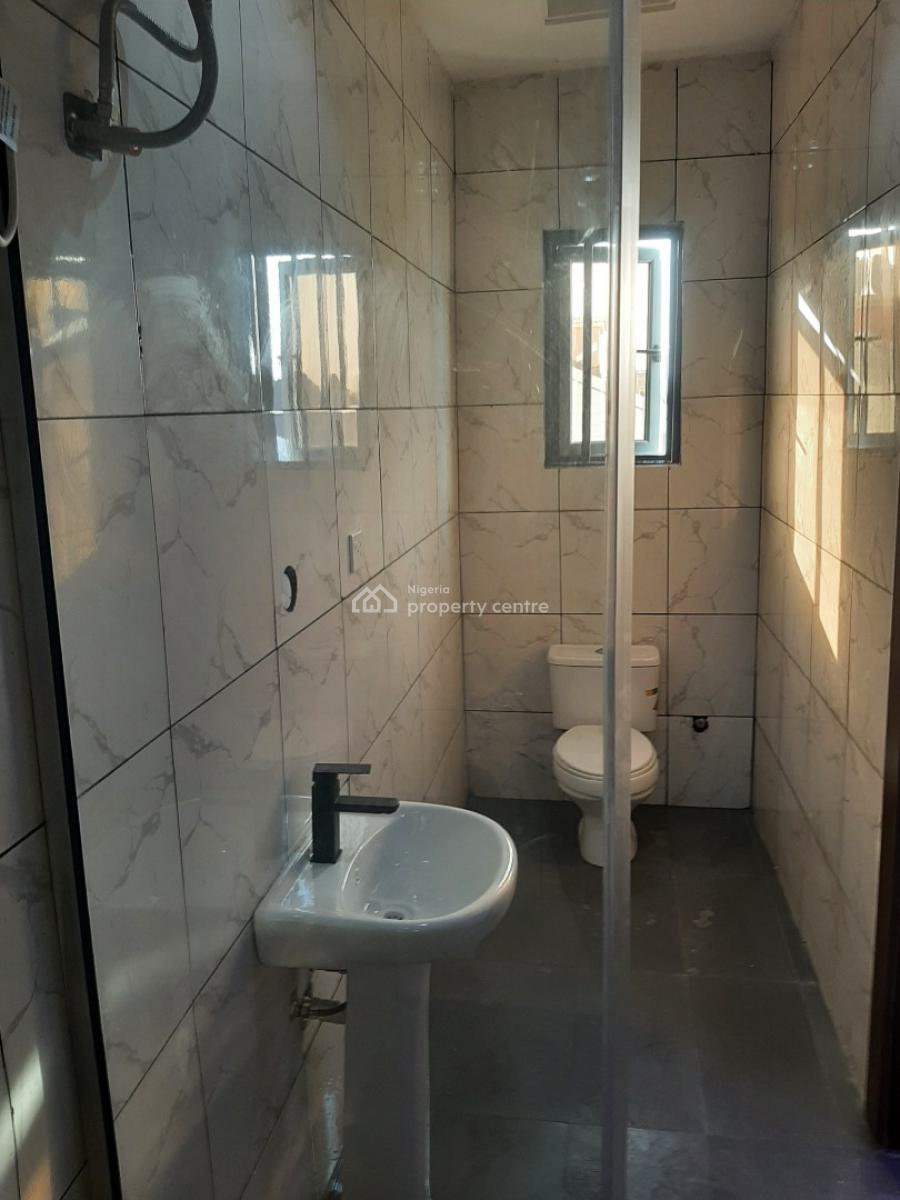 Serviced 3 Bedroom En-suite Maisonette with Fitted Open Plan Kitchen,, Lekki Phase 1, Lekki, Lagos, Flat / Apartment for Rent