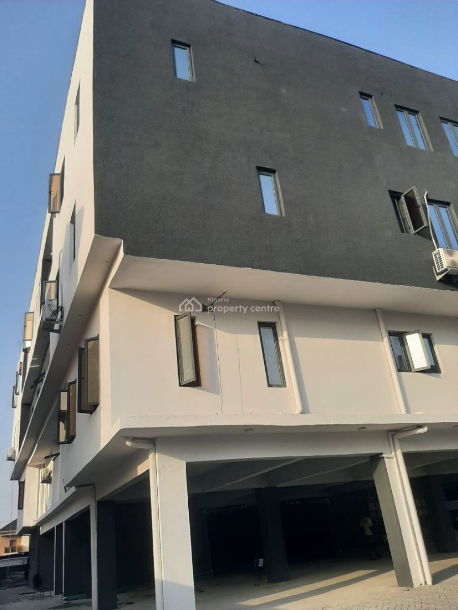 Serviced 3 Bedroom En-suite Maisonette with Fitted Open Plan Kitchen,, Lekki Phase 1, Lekki, Lagos, Flat / Apartment for Rent