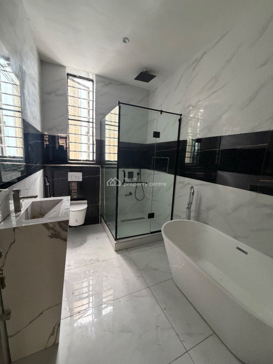 Spacious 2bedroom Flat with Bq, Lekki Phase 1, Lekki, Lagos, Block of Flats for Sale