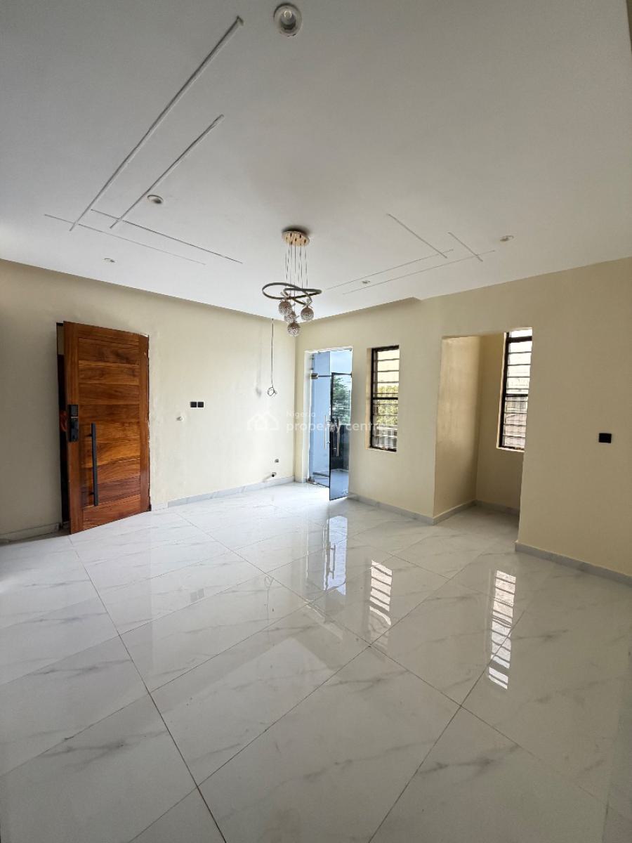 Spacious 2bedroom Flat with Bq, Lekki Phase 1, Lekki, Lagos, Block of Flats for Sale
