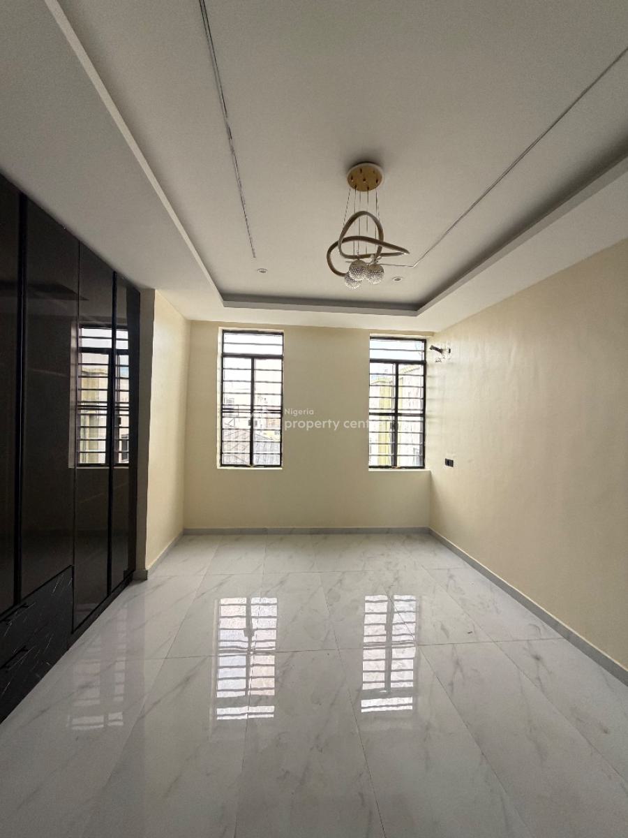 Spacious 2bedroom Flat with Bq, Lekki Phase 1, Lekki, Lagos, Block of Flats for Sale