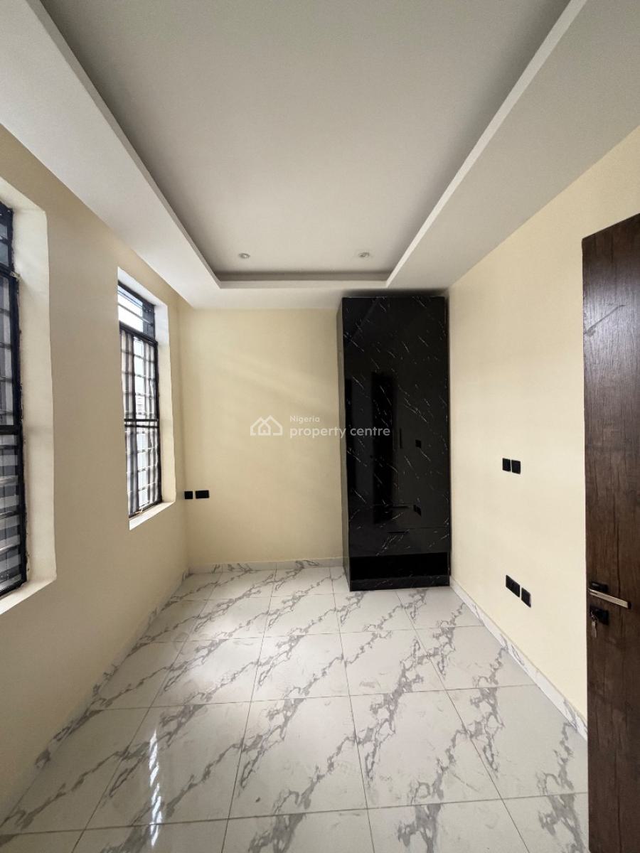 Spacious 2bedroom Flat with Bq, Lekki Phase 1, Lekki, Lagos, Block of Flats for Sale