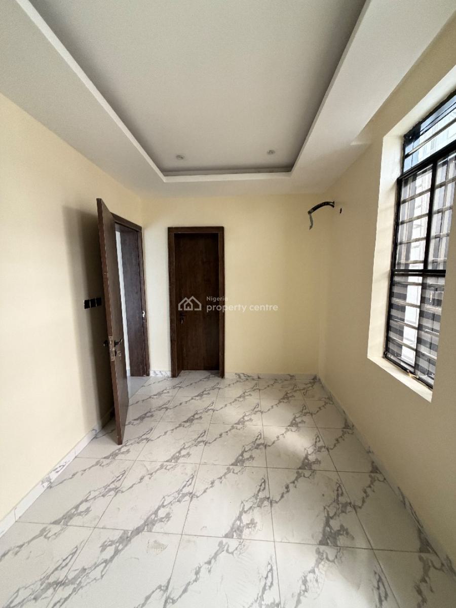 Spacious 2bedroom Flat with Bq, Lekki Phase 1, Lekki, Lagos, Block of Flats for Sale