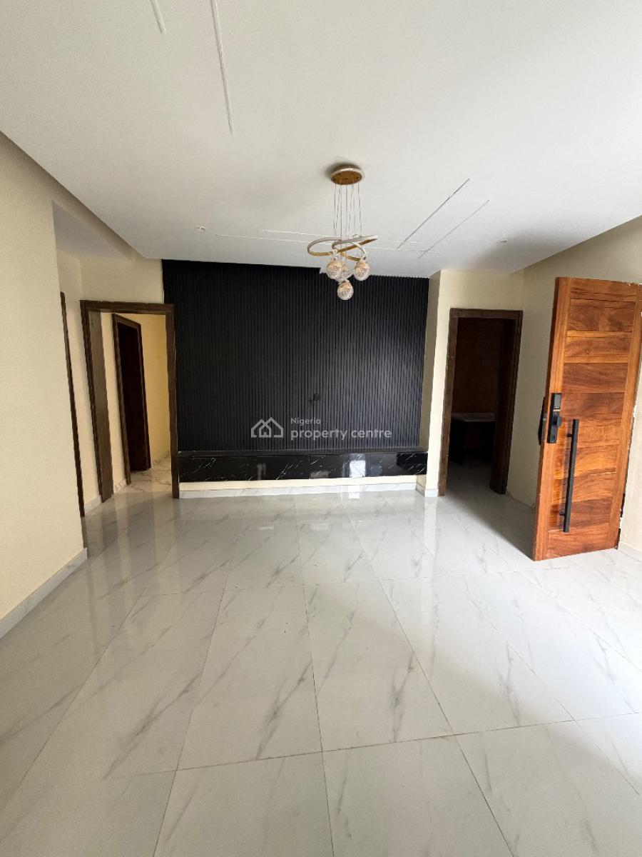 Spacious 2bedroom Flat with Bq, Lekki Phase 1, Lekki, Lagos, Block of Flats for Sale