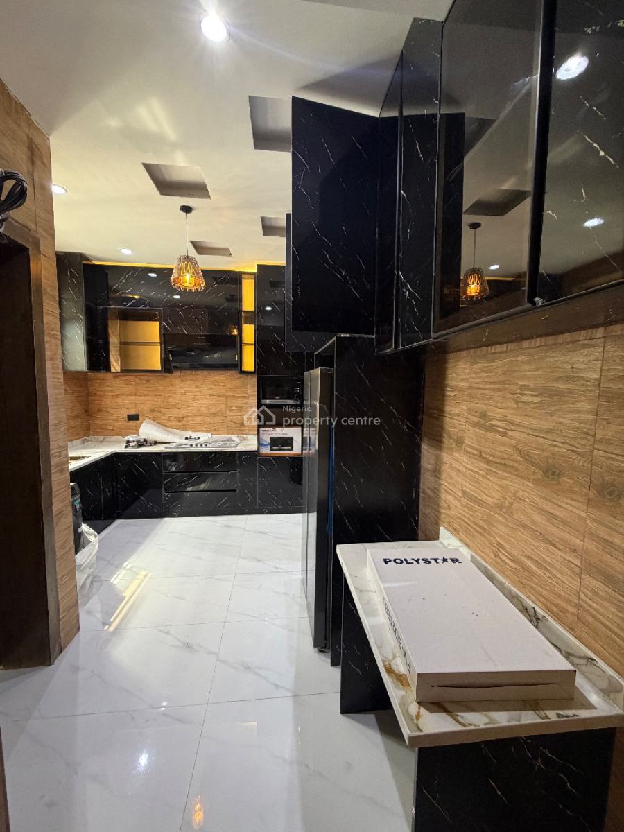 Spacious 3bedroom Flat with Bq, Lekki Phase 1, Lekki, Lagos, Block of Flats for Sale