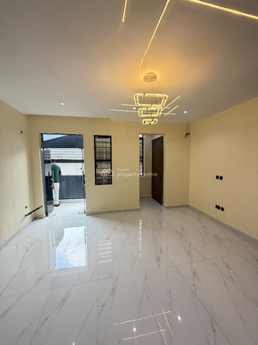 Spacious 3bedroom Flat with Bq, Lekki Phase 1, Lekki, Lagos, Block of Flats for Sale