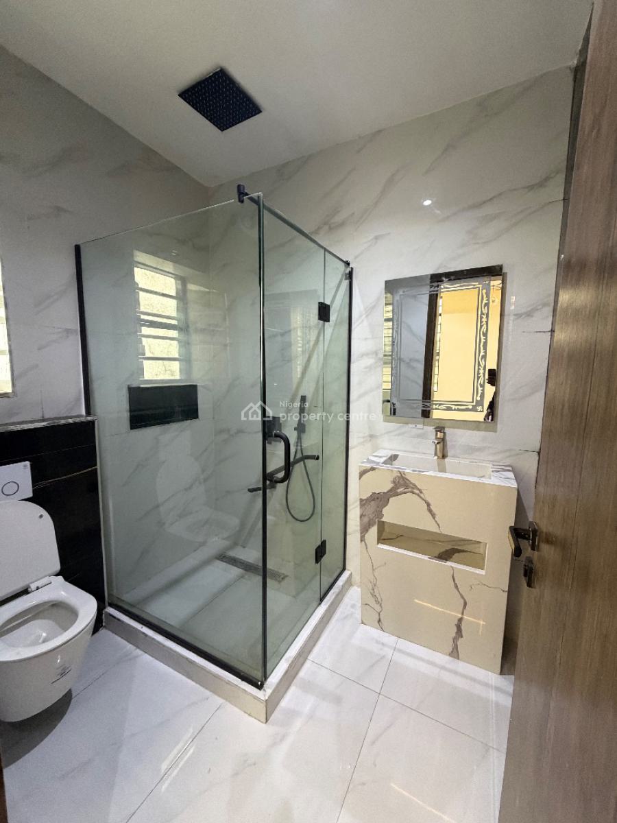 Spacious 3bedroom Flat with Bq, Lekki Phase 1, Lekki, Lagos, Block of Flats for Sale