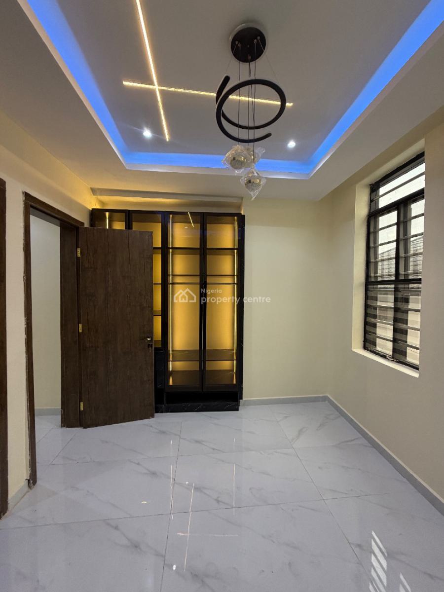 Spacious 3bedroom Flat with Bq, Lekki Phase 1, Lekki, Lagos, Block of Flats for Sale