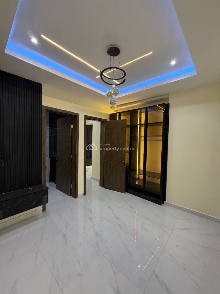 Spacious 3bedroom Flat with Bq, Lekki Phase 1, Lekki, Lagos, Block of Flats for Sale