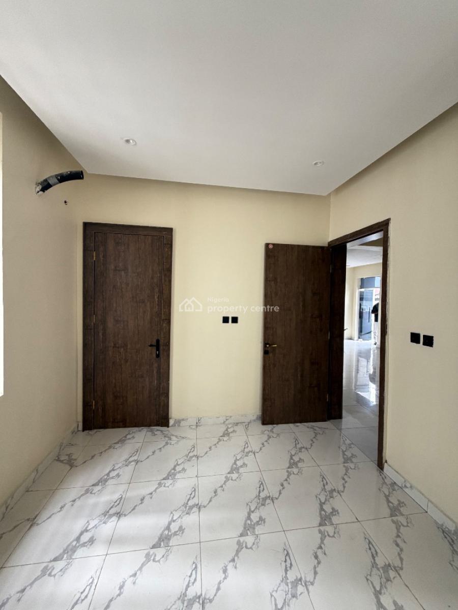 Spacious 3bedroom Flat with Bq, Lekki Phase 1, Lekki, Lagos, Block of Flats for Sale