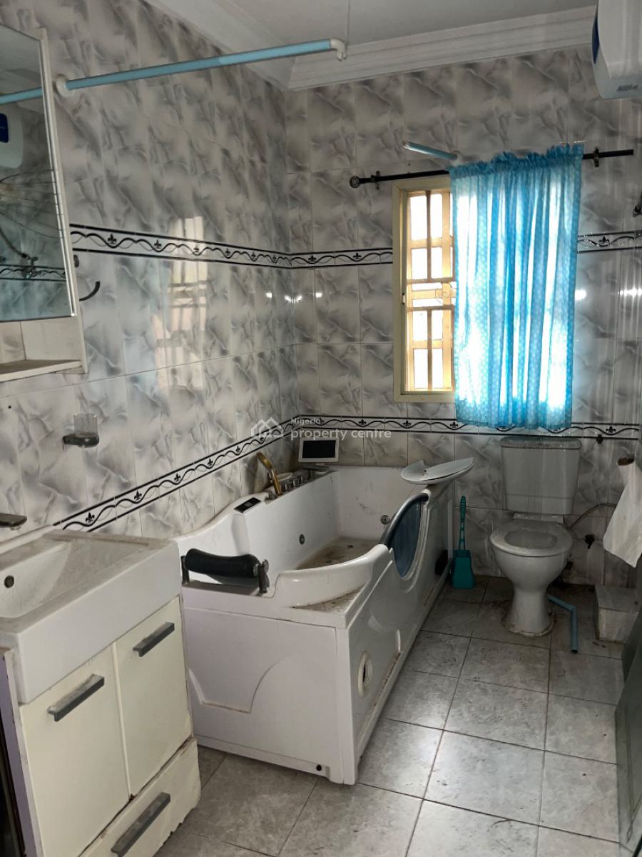 Standard 3 Bedroom Apartment Available, Lekki Phase 1, Lekki, Lagos, Flat / Apartment for Rent