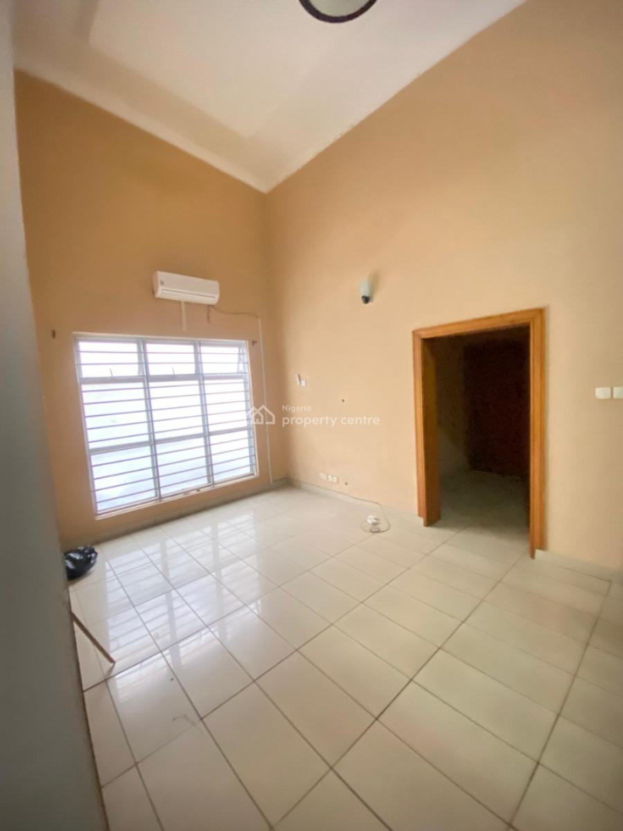 Spacious 4 Bedroom Terrace Duplex, Lekki Phase 1, Lekki, Lagos, Flat / Apartment for Rent