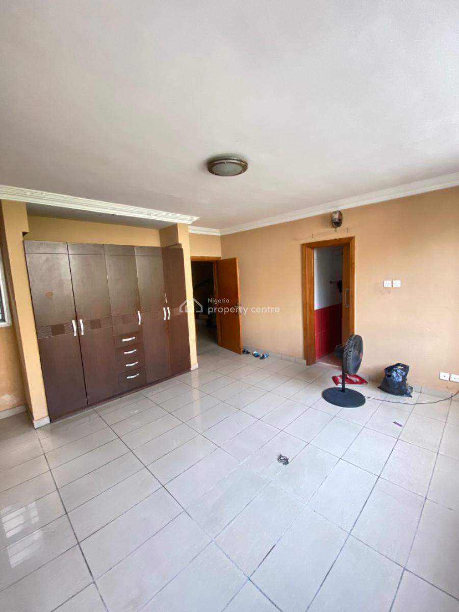 Spacious 4 Bedroom Terrace Duplex, Lekki Phase 1, Lekki, Lagos, Flat / Apartment for Rent