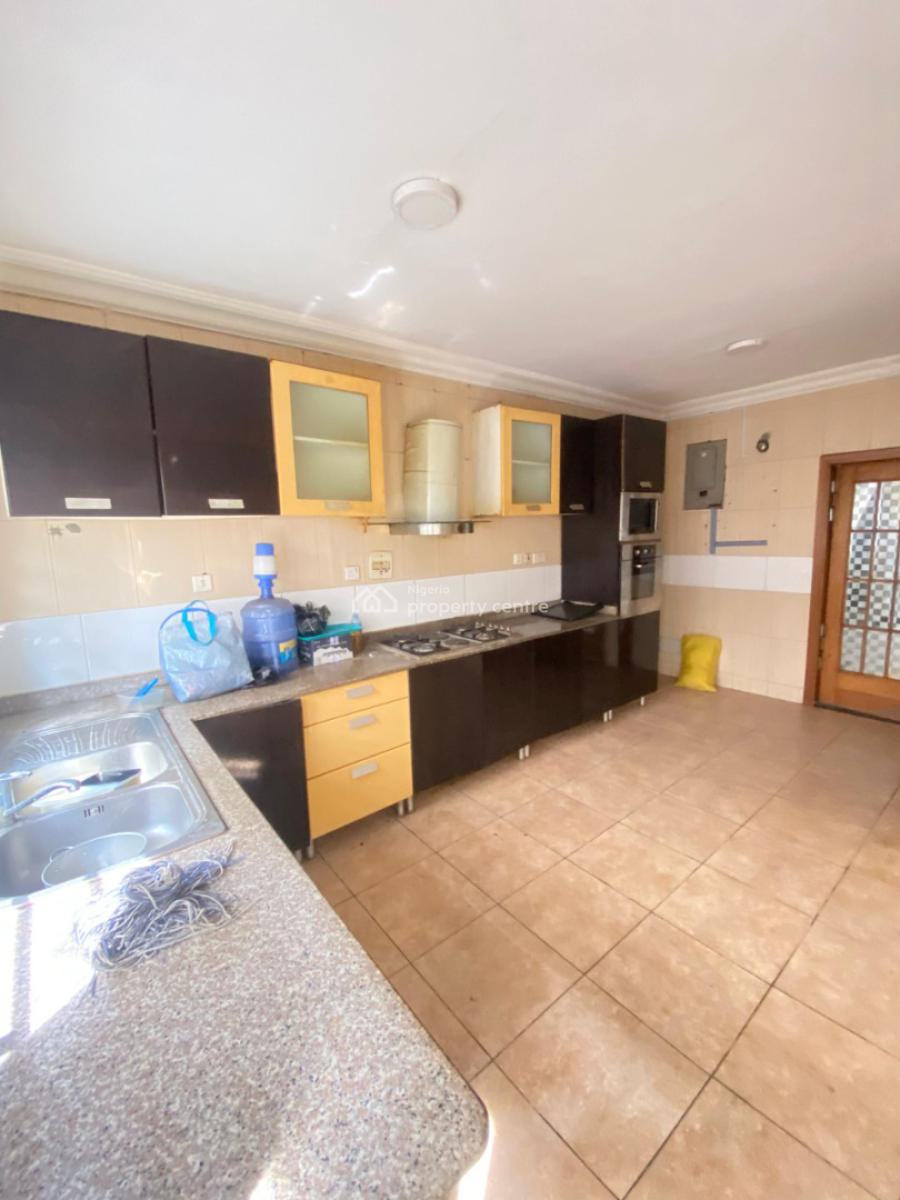 Spacious 4 Bedroom Terrace Duplex, Lekki Phase 1, Lekki, Lagos, Flat / Apartment for Rent