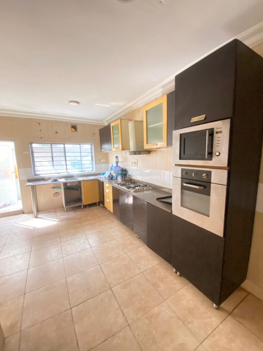 Spacious 4 Bedroom Terrace Duplex, Lekki Phase 1, Lekki, Lagos, Flat / Apartment for Rent