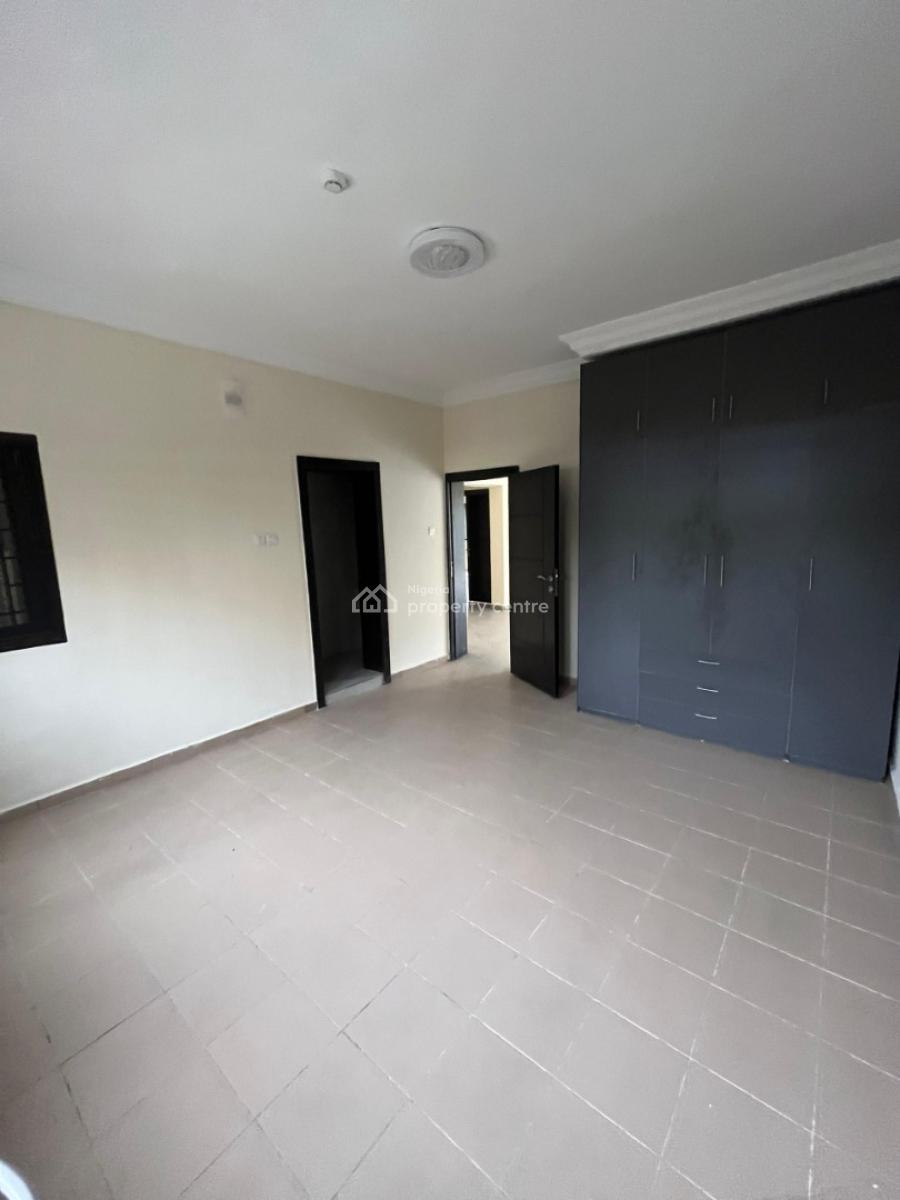 Spacious 3 Bedroom, Lekki Phase 1, Lekki, Lagos, Flat / Apartment for Rent