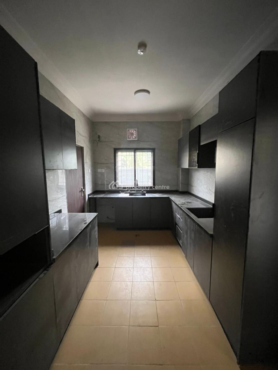 Spacious 3 Bedroom, Lekki Phase 1, Lekki, Lagos, Flat / Apartment for Rent