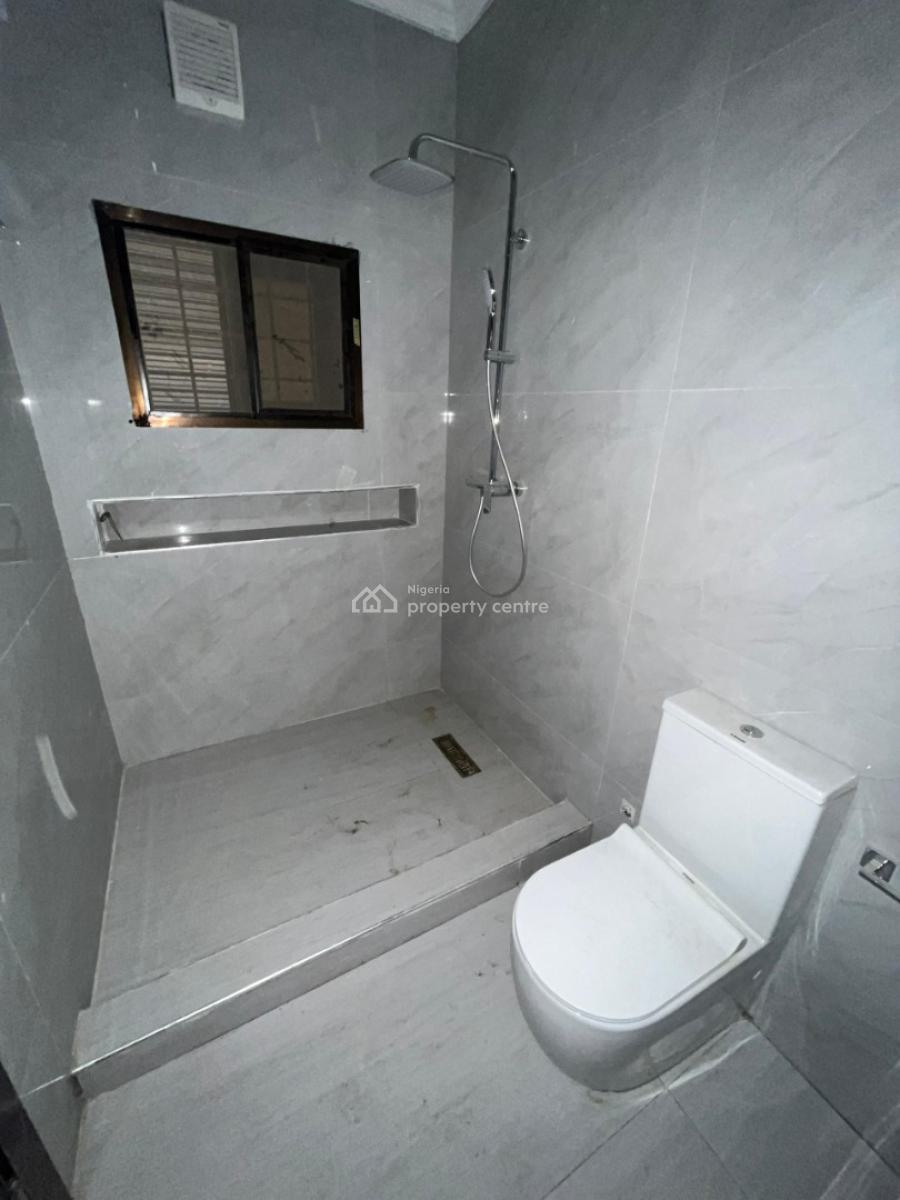 Spacious 3 Bedroom, Lekki Phase 1, Lekki, Lagos, Flat / Apartment for Rent