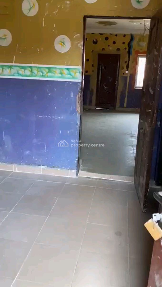 Neatly Used, Spacious and Standard 3 Bedroom Flat, Off Kayode, Onipanu, Shomolu, Lagos, Flat / Apartment for Rent