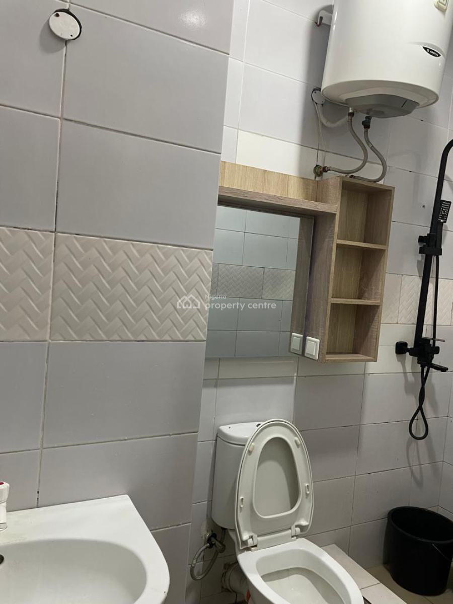 2 Bedroom Apartment Upstairs, Admiralty Road L, Lekki Phase 1, Lekki, Lagos, Flat / Apartment for Rent