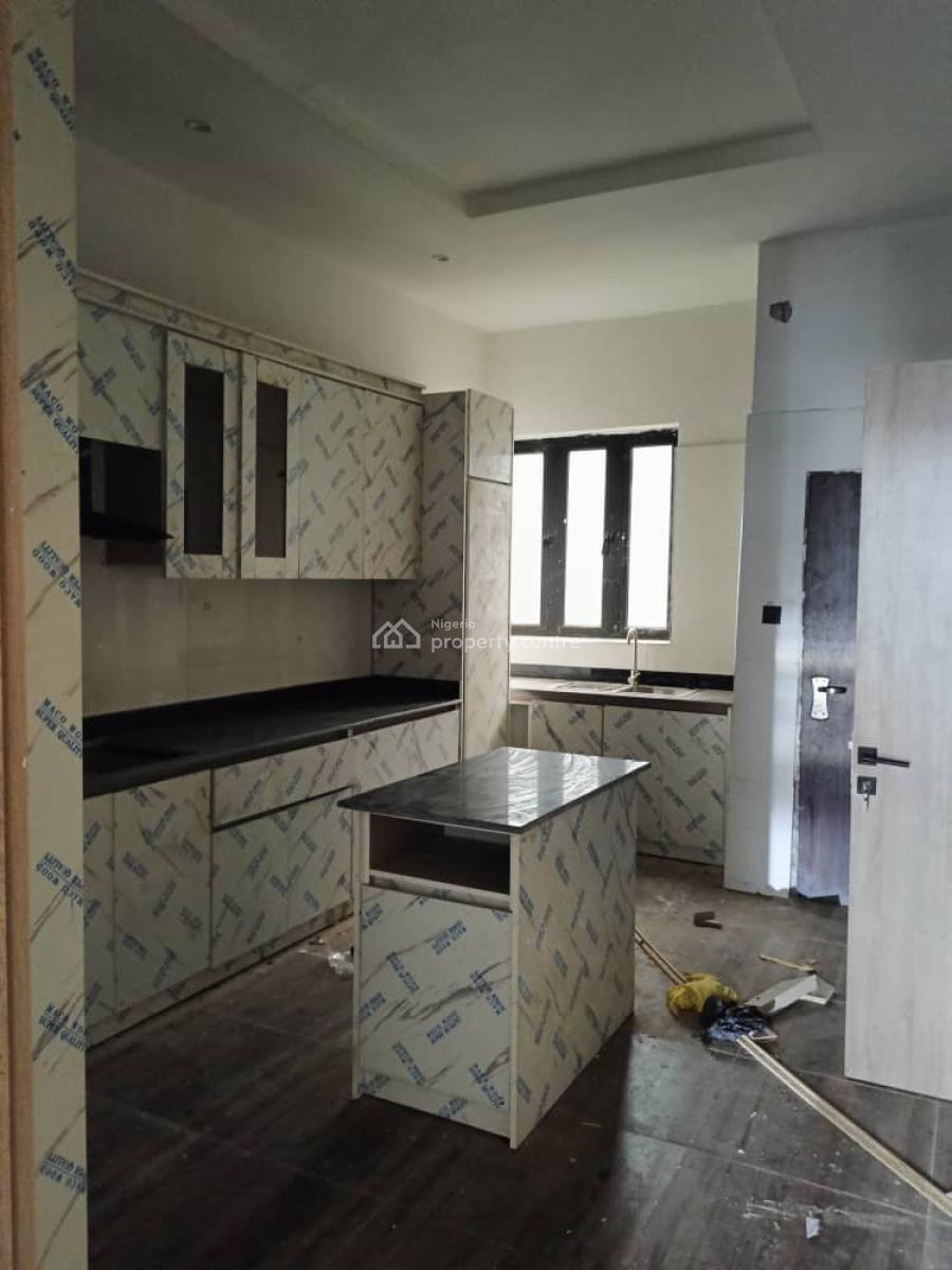 5 Bedrooms Semi-detached Duplex with a Bq, Guzape District, Abuja, Semi-detached Duplex for Sale