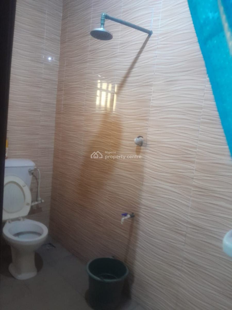 3 Bedroom Apartment, Alade Olufunmi Crescent, Idimu, Lagos, Flat / Apartment for Sale