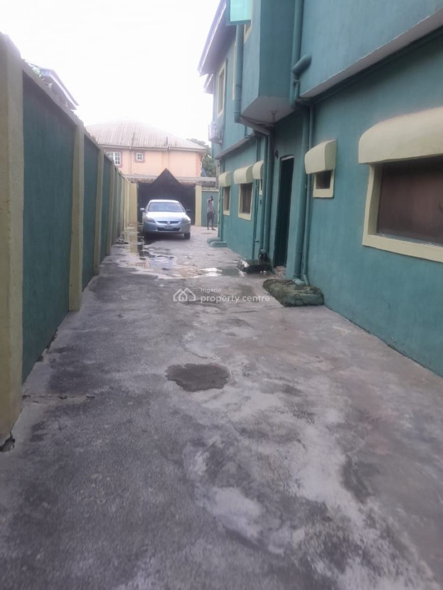 3 Bedroom Apartment, Alade Olufunmi Crescent, Idimu, Lagos, Flat / Apartment for Sale