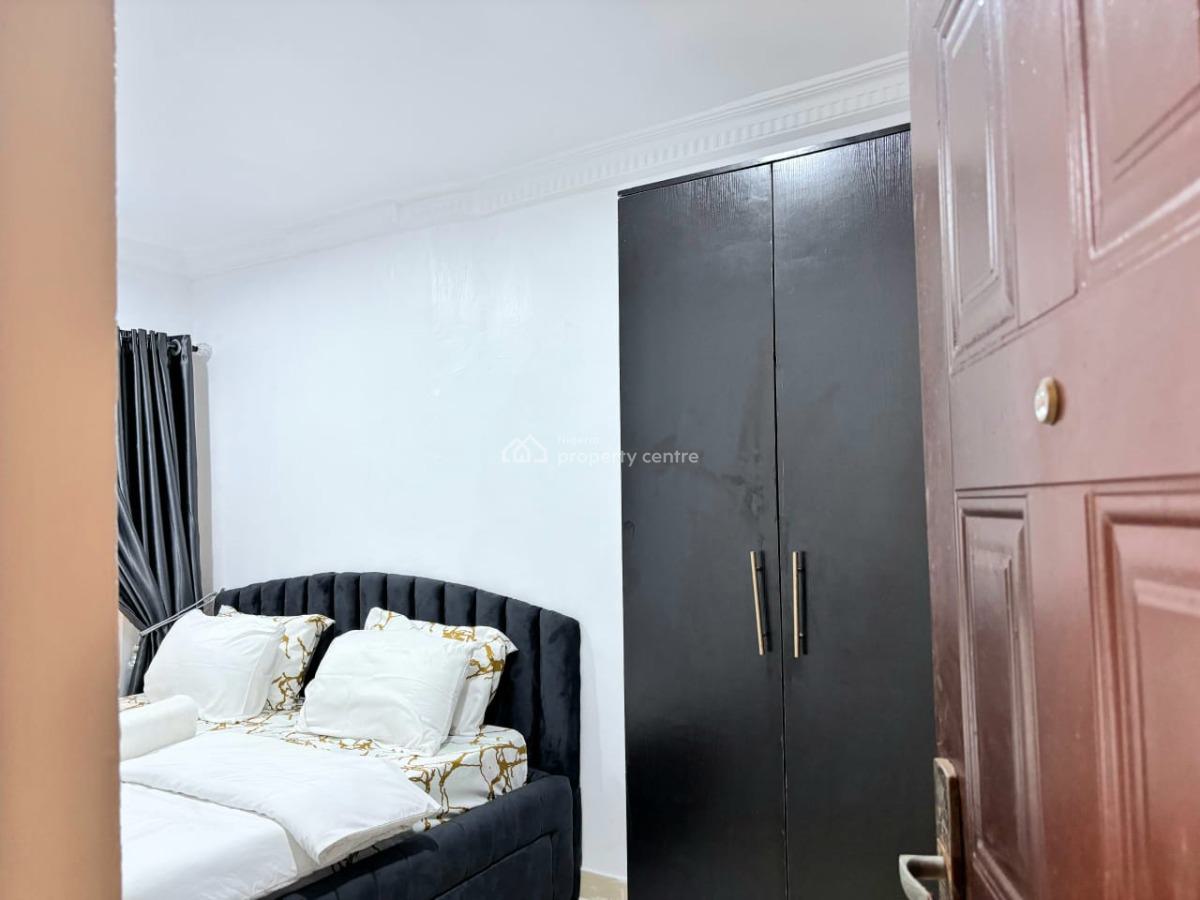 Spacious 1-bedroom Apartment, Itire-ikate, Surulere, Lagos, Mini Flat (room and Parlour) for Rent