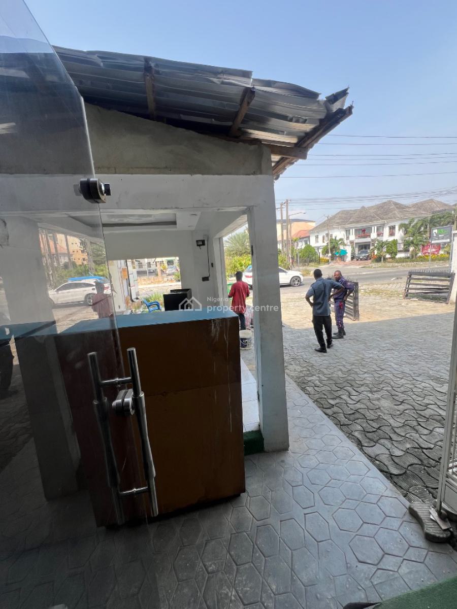 Ground Floor Shop / Commercial Space Facing a Major Commercial Road, Lekki Phase 1, Lekki, Lagos, Commercial Property for Rent