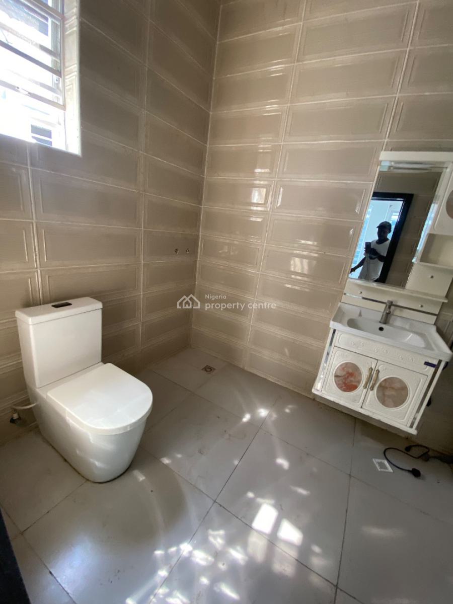 Specious Master Bedroom Available, Orchard Road, Lekki Expressway, Lekki, Lagos, Flat / Apartment for Rent